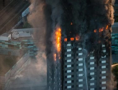 Λονδίνο: Φωτιά σε συγκρότημα κατοικιών στο Mayfair - 58 πυροσβέστες επιχειρούν